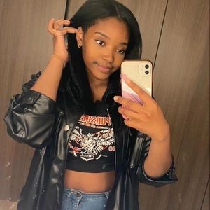 Meet your Posher, Daisha